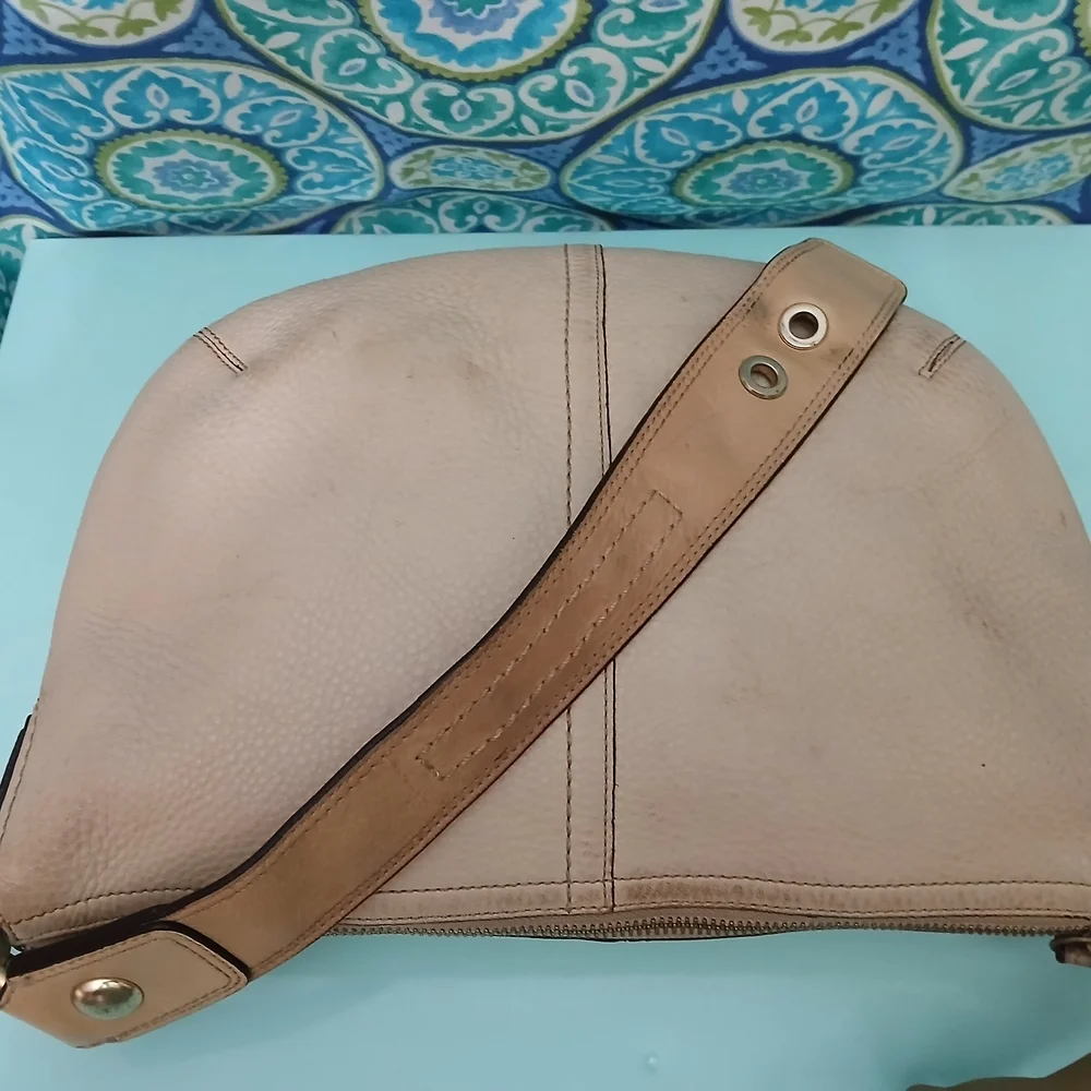 Coach Cream Leather Hobo Bag with Crescent Shape - Picture 7 of 14